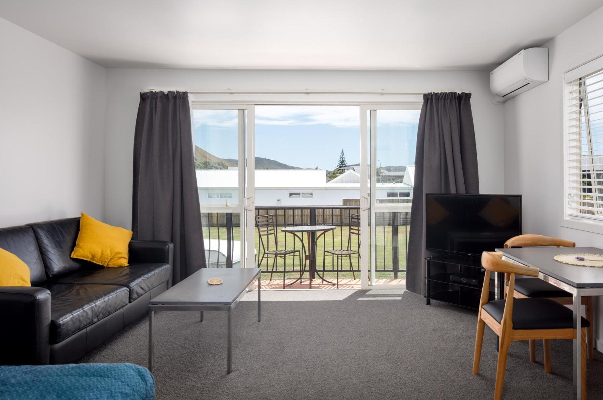 Ocean Beach Motor Lodge Gisborne Room photo