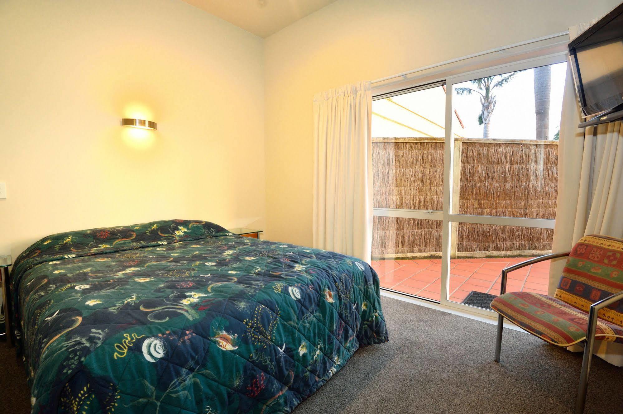 Ocean Beach Motor Lodge Gisborne Exterior photo